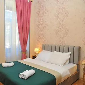 brickwall-tbilisi.alltbilisihotels.com/
